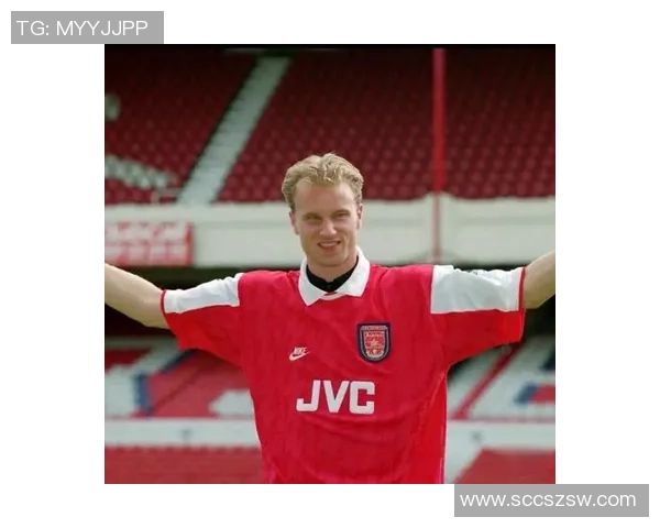 天下足球十大球星荣耀时刻合影 突显足坛传奇风采与辉煌成就 天下足球十大球星荣耀时刻合影 突显足坛传奇风采与辉煌成就