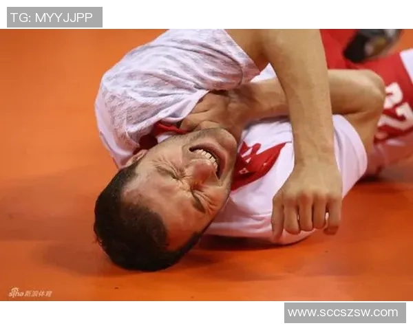 当足球巨星痛苦倒地那一刻全场寂静仿佛时间也停止了