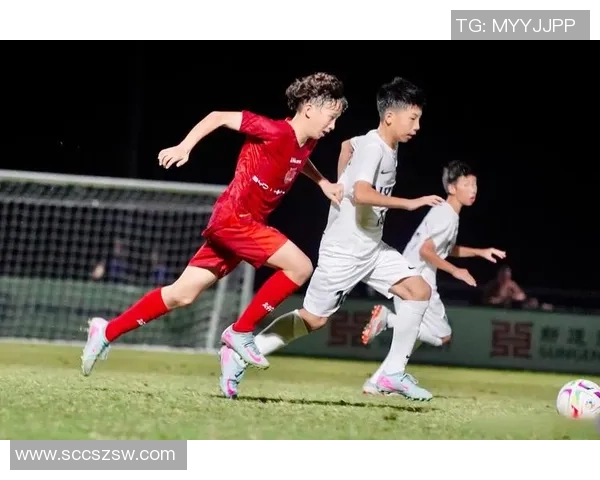 球星观战中国足球小将精彩对决 引领新一代足球梦想与未来 球星观战中国足球小将精彩对决 引领新一代足球梦想与未来